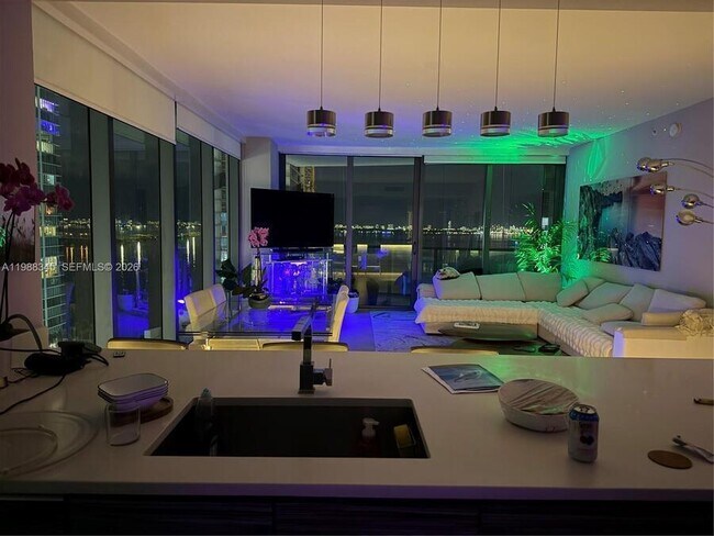 Building Photo - 460 NE 28th St