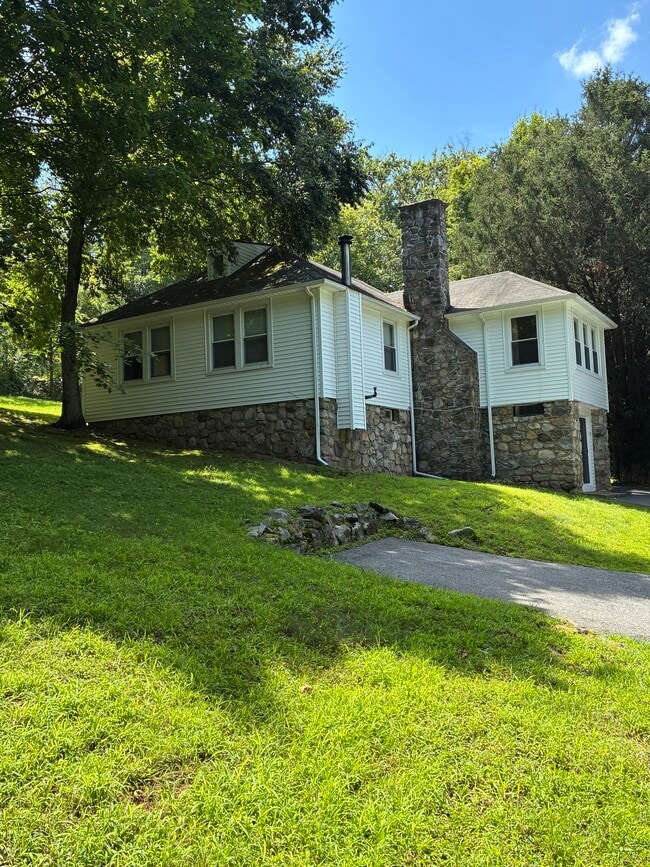 Building Photo - 3685 Gomer St