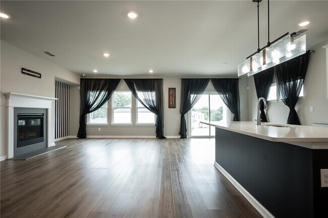 Building Photo - 13 Westerly Sta