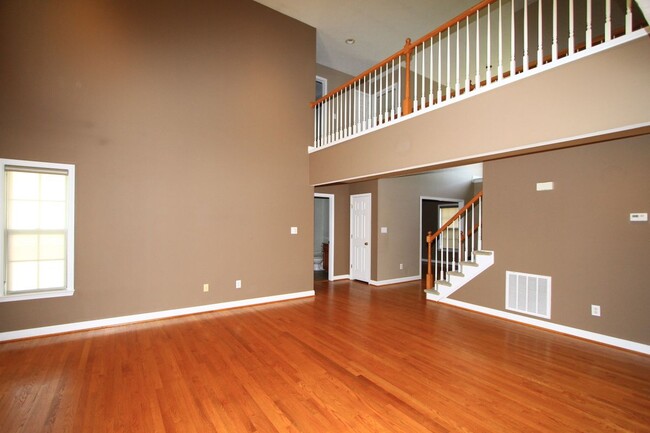 Building Photo - 2120 Benomi Dr