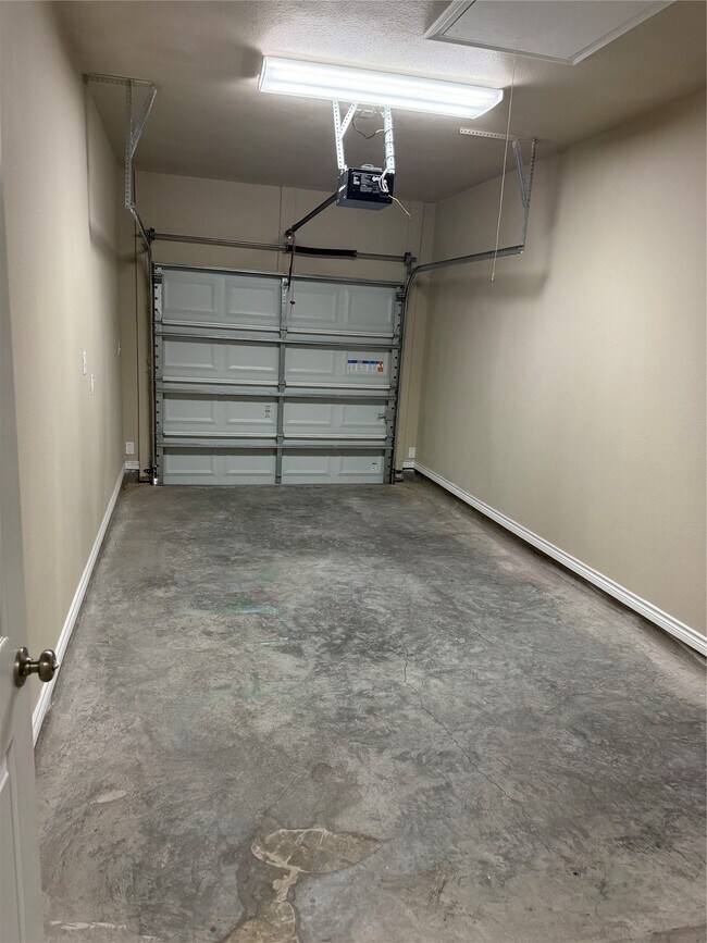 Building Photo - 312 N Ormsby St