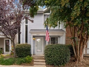 Building Photo - Gorgeous 2 Bedroom, 2.5 Bath Townhome in N Raleigh, Lot of updates!  Pet Friendly!