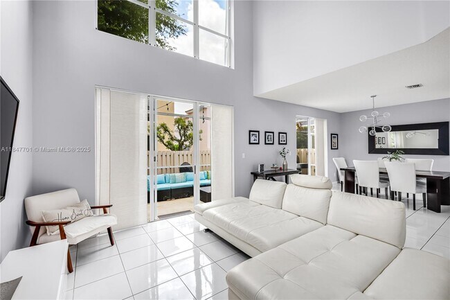 Building Photo - 14972 SW 50th Ct