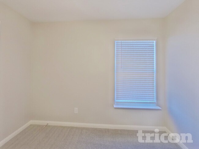 Building Photo - 102 Saddlebag Ct