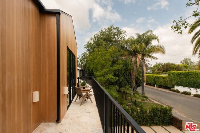 Building Photo - 11748 La Maida St