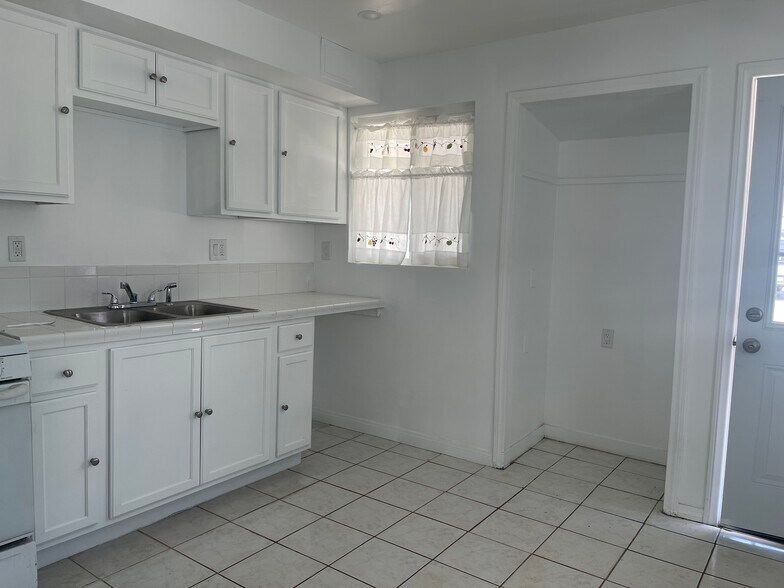 Building Photo - 10839 Burnet Ave