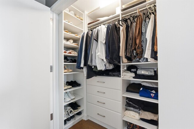 Building Photo - 99 Hudson St