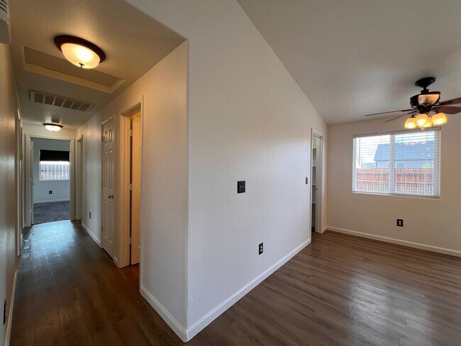 Building Photo - 3-bedroom Fernley home