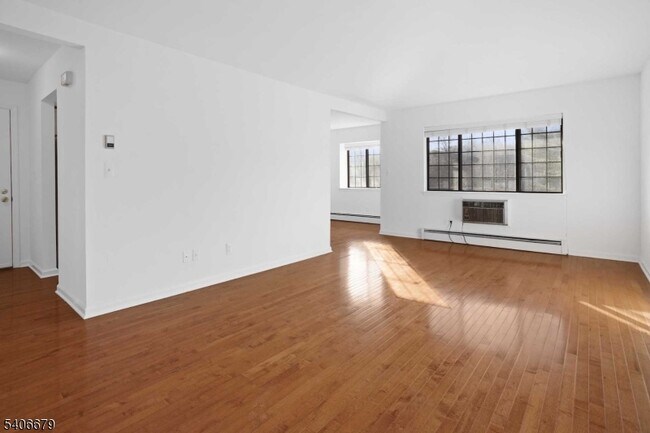 Building Photo - 25 Canterbury Rd