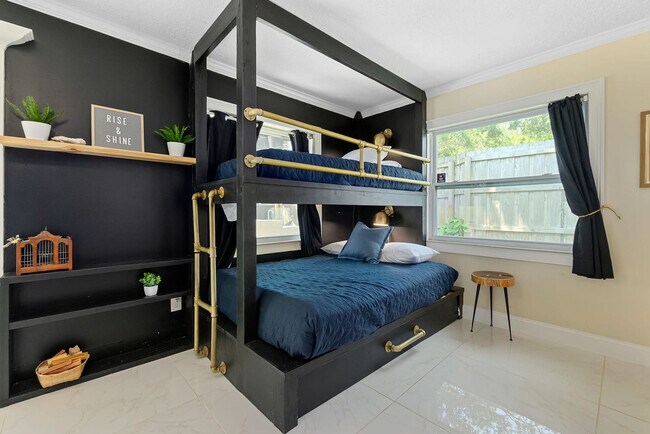 Building Photo - 501 Boating Club Rd