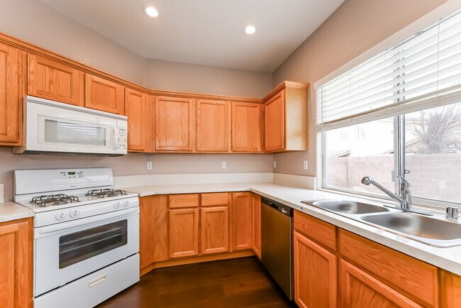 Building Photo - 1070 Warm Canyon Way