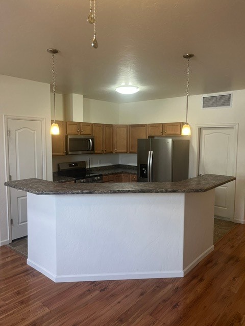 Building Photo - 613 Zenith Ln