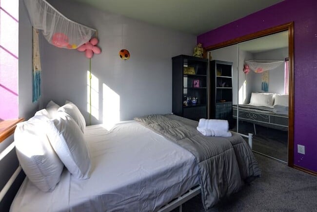 Building Photo - 3880 Graphite Ct