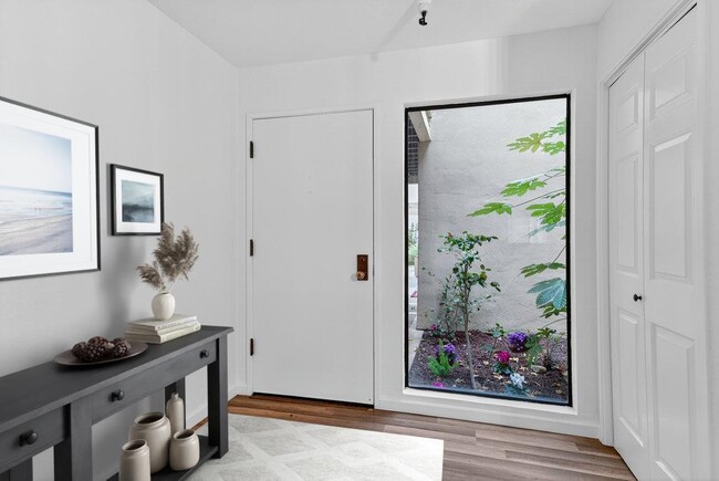 Building Photo - 449 Alberto Way