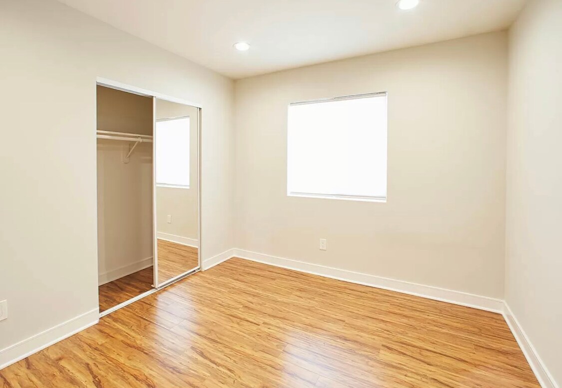 Building Photo - 4838 W 18th St