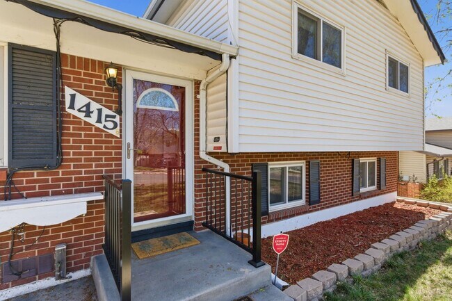 Building Photo - 1415 Holmes Dr