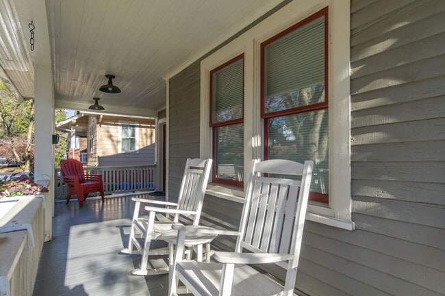 Building Photo - Montford Furnished Rental