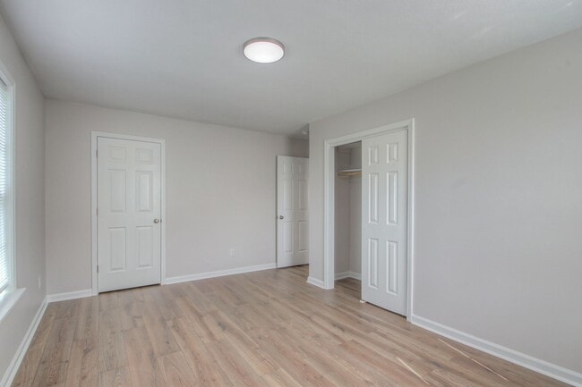 Building Photo - Remodeled 2BR Townhome in Spring Hill