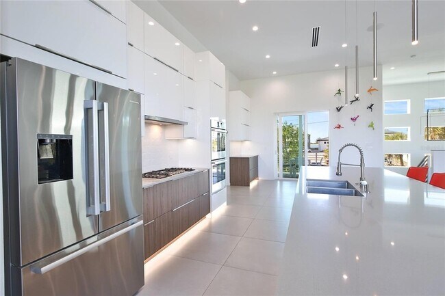 Building Photo - 3939 Higel Ave
