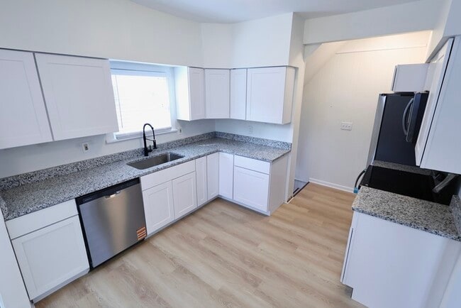 Building Photo - 295 Noble Ave