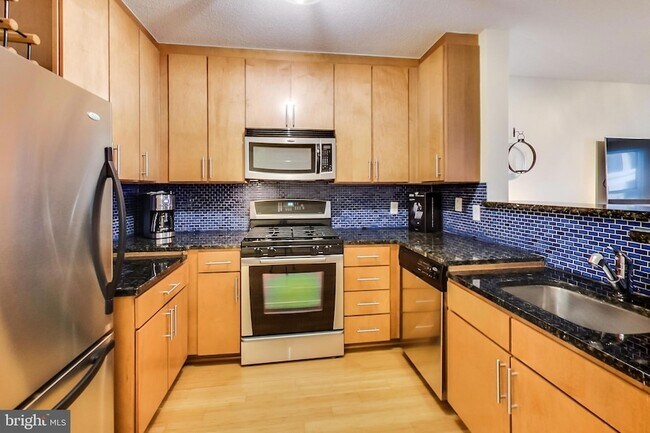 Building Photo - 915 E Street NW Unit 613