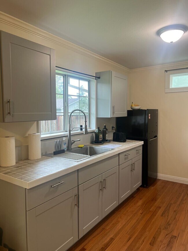 Building Photo - Come check out this Beautiful Country Home...