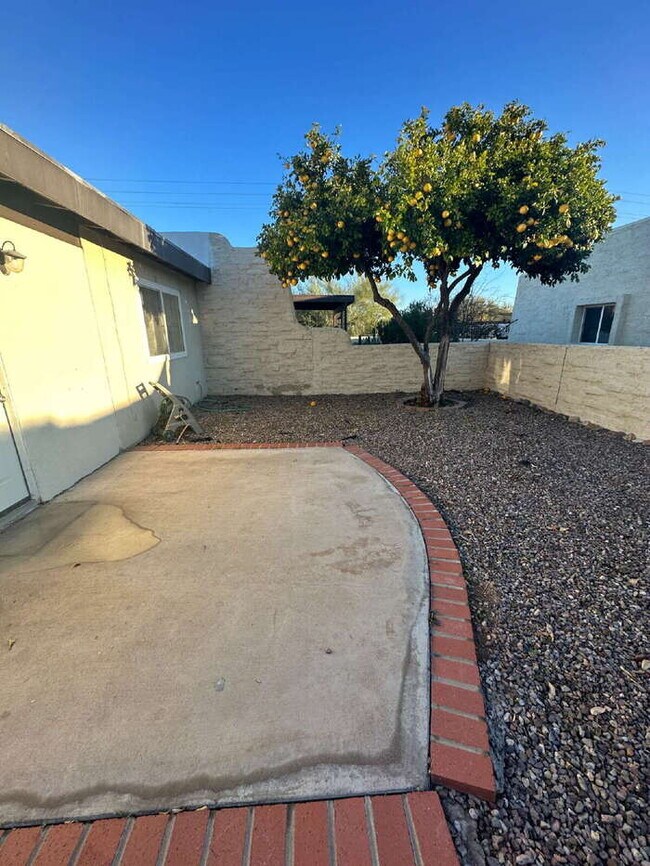 Building Photo - Townhome in non-age restricted area of Green Valley