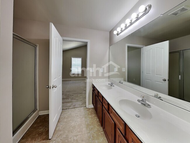 Building Photo - 5203 Catrina Way