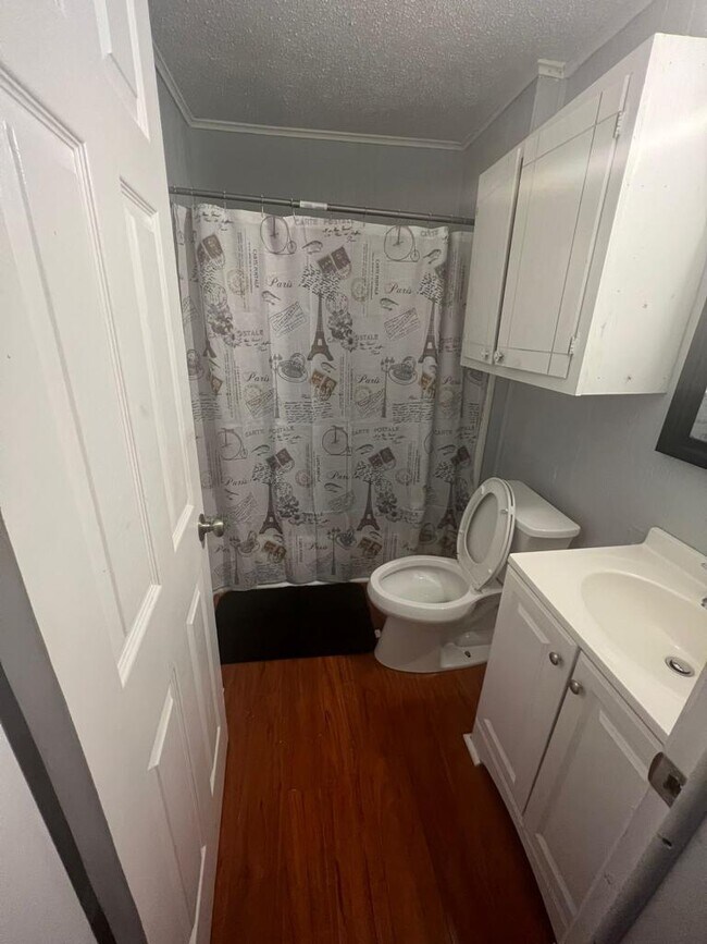 Building Photo - 2003 Burnell St