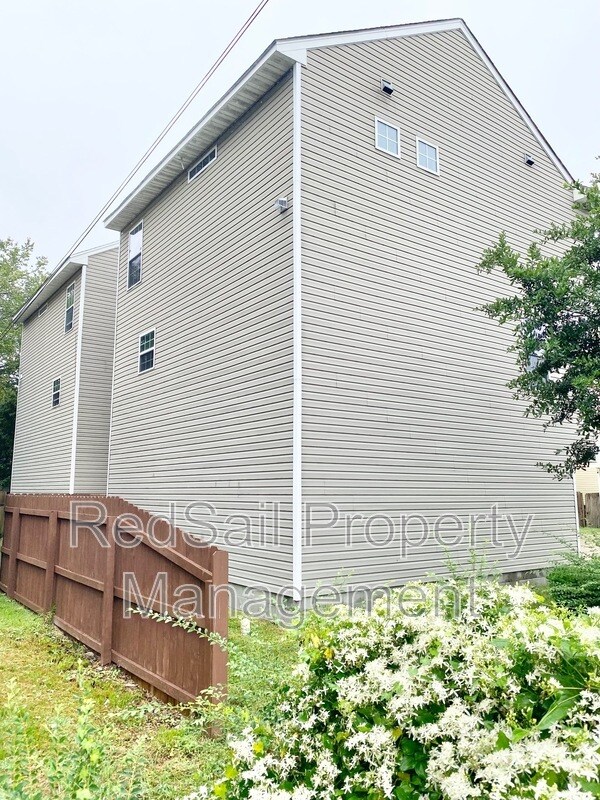 Building Photo - 1529 Nevada Ave