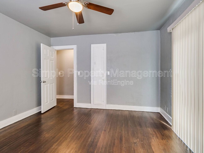 Building Photo - 4326 N Blackwelder Ave