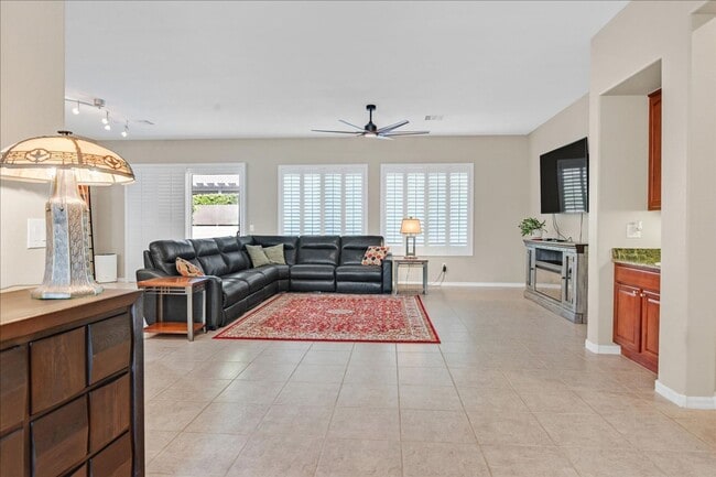 Building Photo - Rental Home with Large Pool