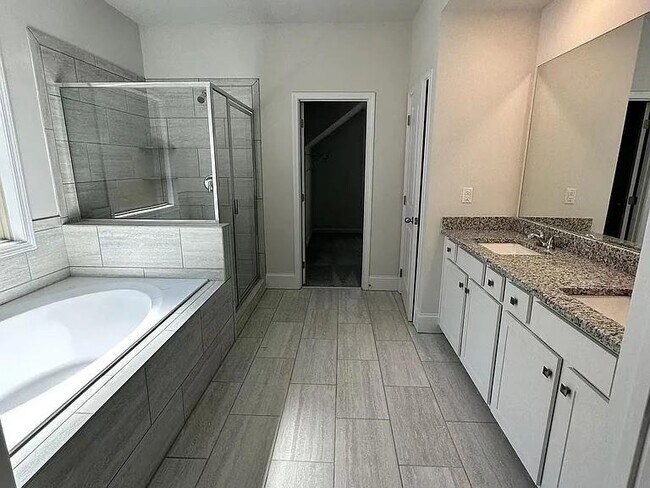 Building Photo - 1850 Silver Crst Wy