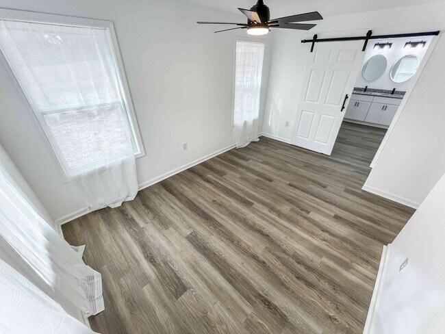 Building Photo - Beautiful 3BR Home Near Mozley Park!