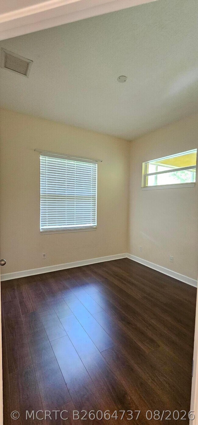 Building Photo - 2024 SW Driftwood St