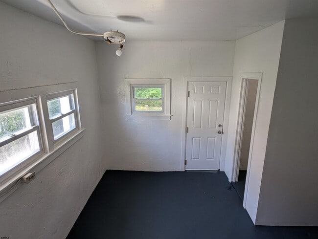 Building Photo - 710 Sewell Ave