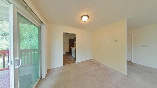 Building Photo - 2Bed 1Bath with Carport! Walk to MSU