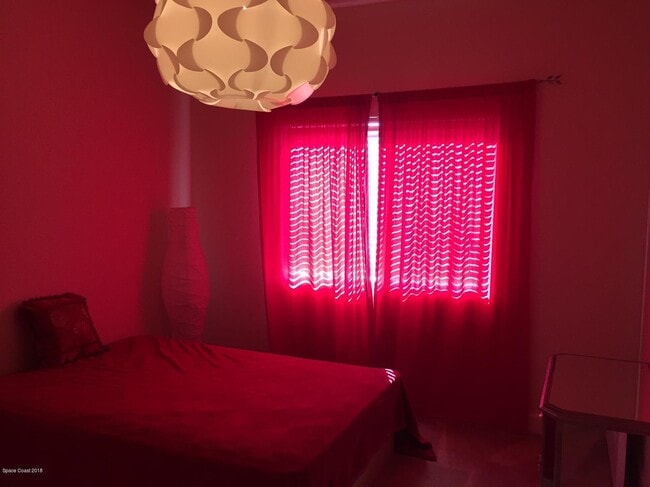 Building Photo - 755 Ventura Dr