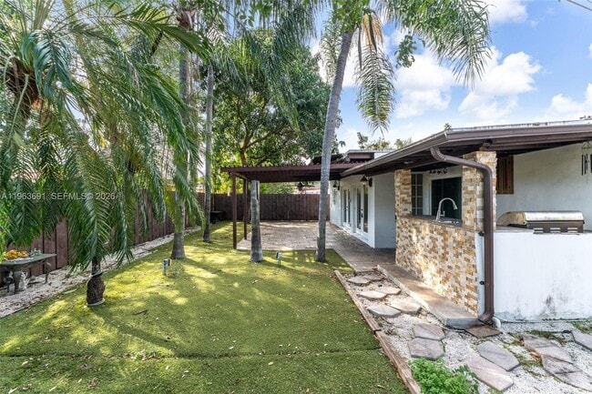 Building Photo - 4220 SW 13th St