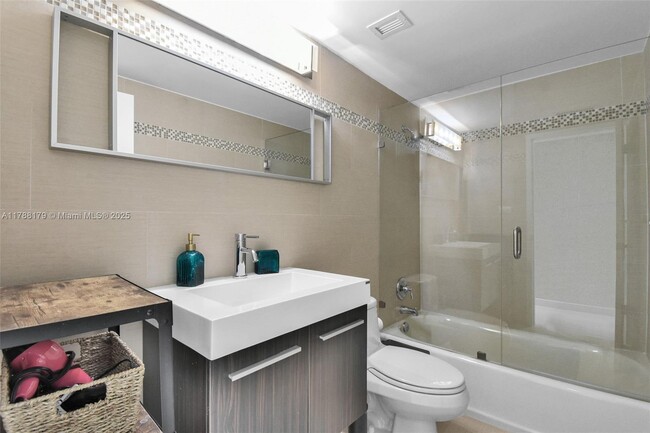 Building Photo - 9225 Collins Ave