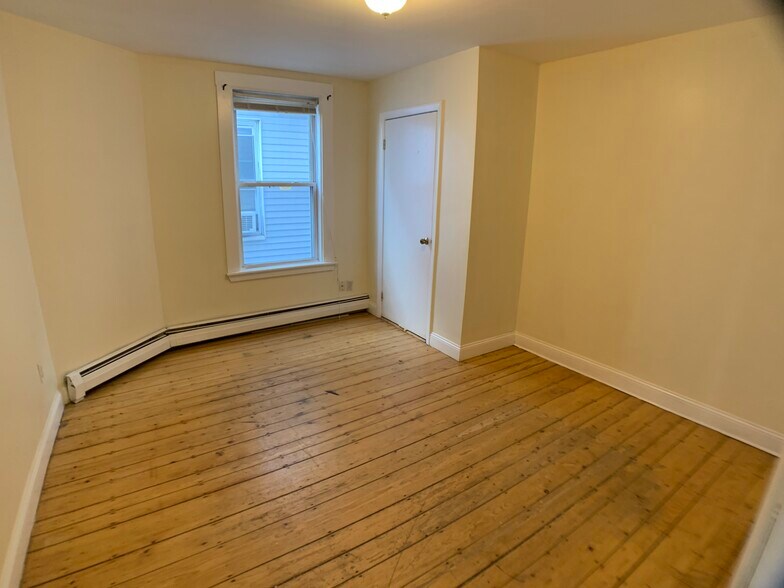 Building Photo - 62 Pleasant St