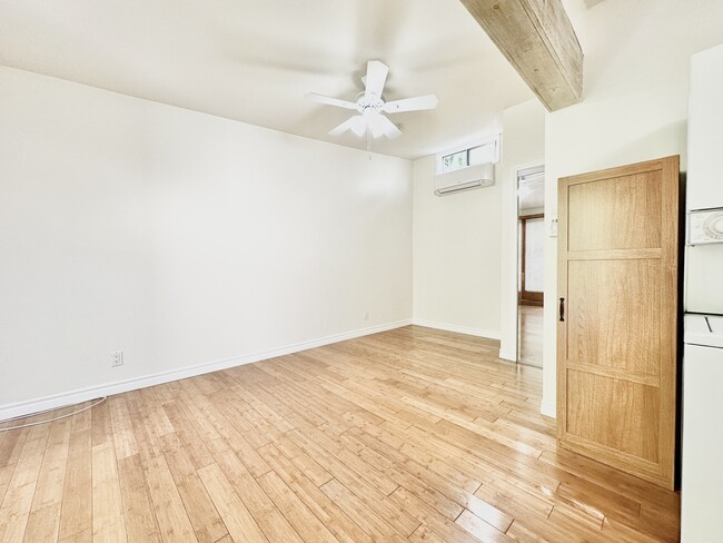 Building Photo - Gorgeous and Renovated Private Studio W/ Y...