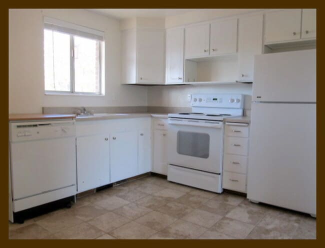 Building Photo - 2 Bedroom 1 Bathroom Apartment South Orem