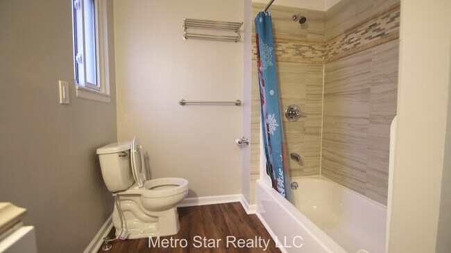 Building Photo - 1553 Lakewood Dr