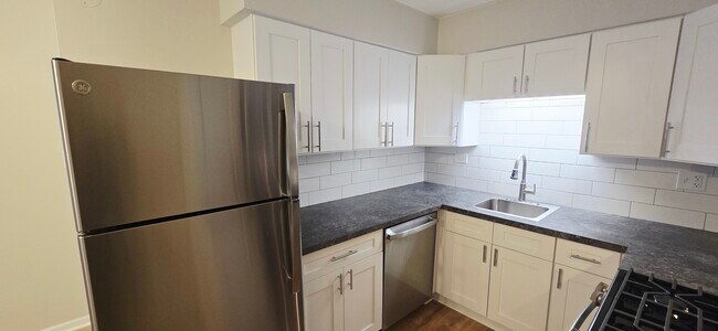 Building Photo - 318 W Naperville Rd