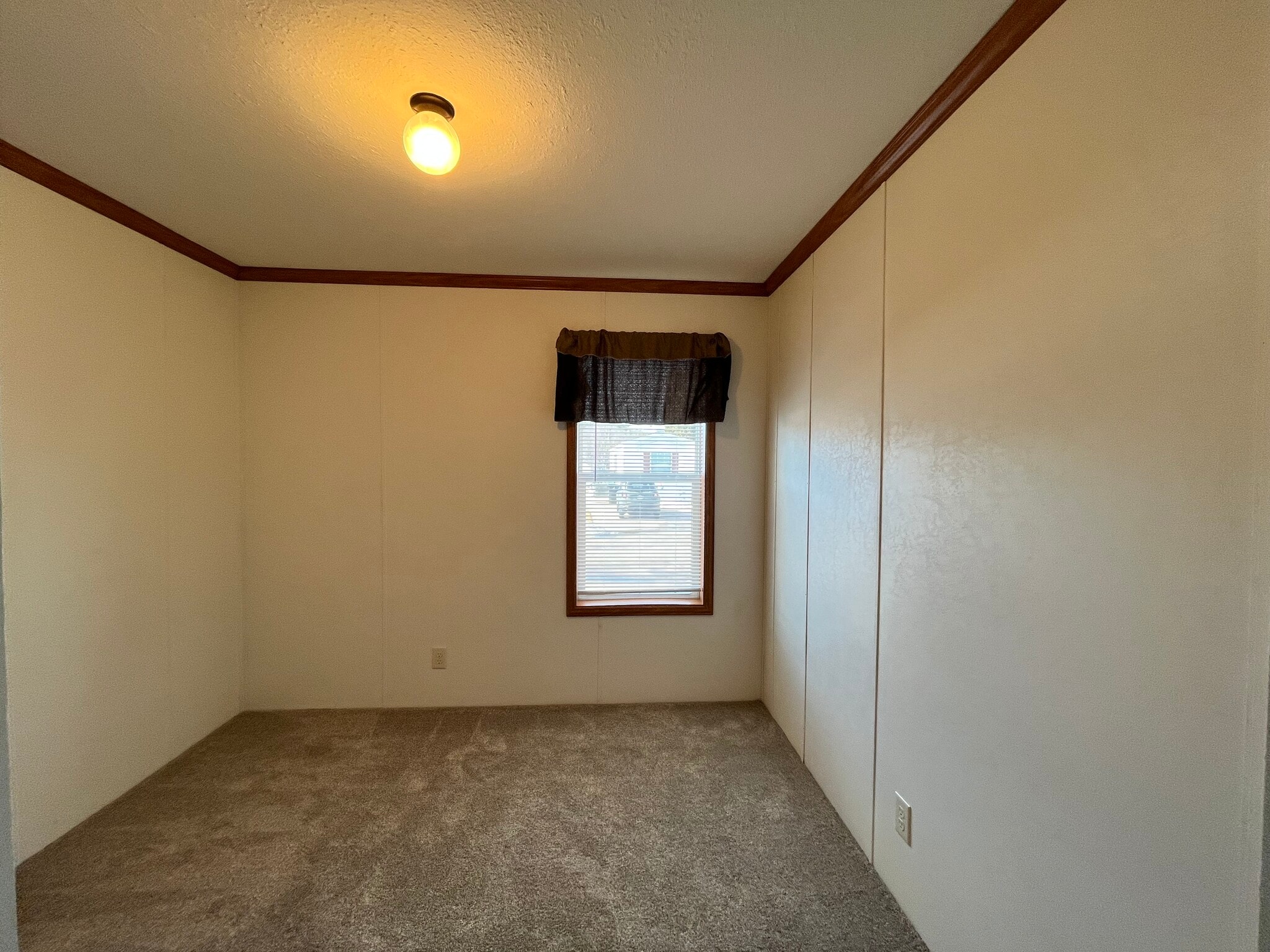 Building Photo - 1432 Iowa Dr