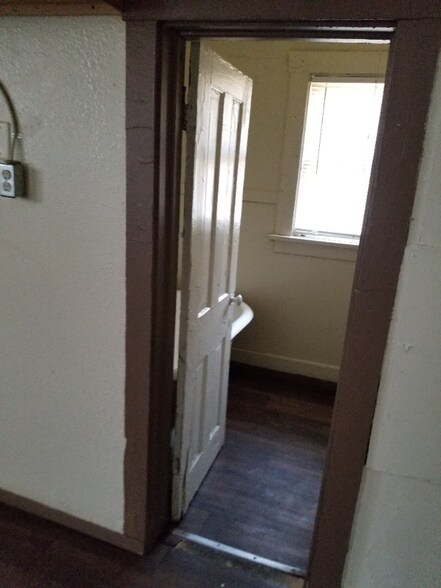 Building Photo - 261 Bellview St
