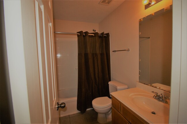 Building Photo - 7031 Thistlewood Park Ct