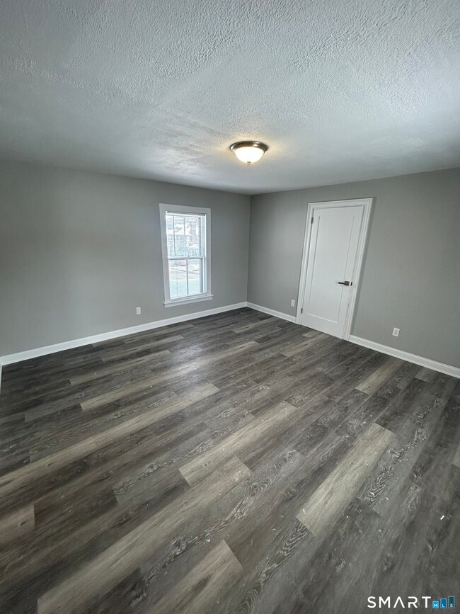 Building Photo - 54 Forest St