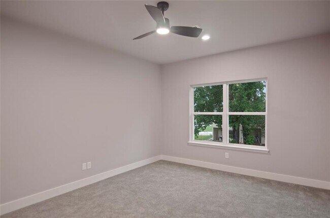 Building Photo - 12310 Glenview Dr